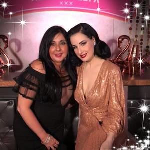 Meet your Posher, Camille